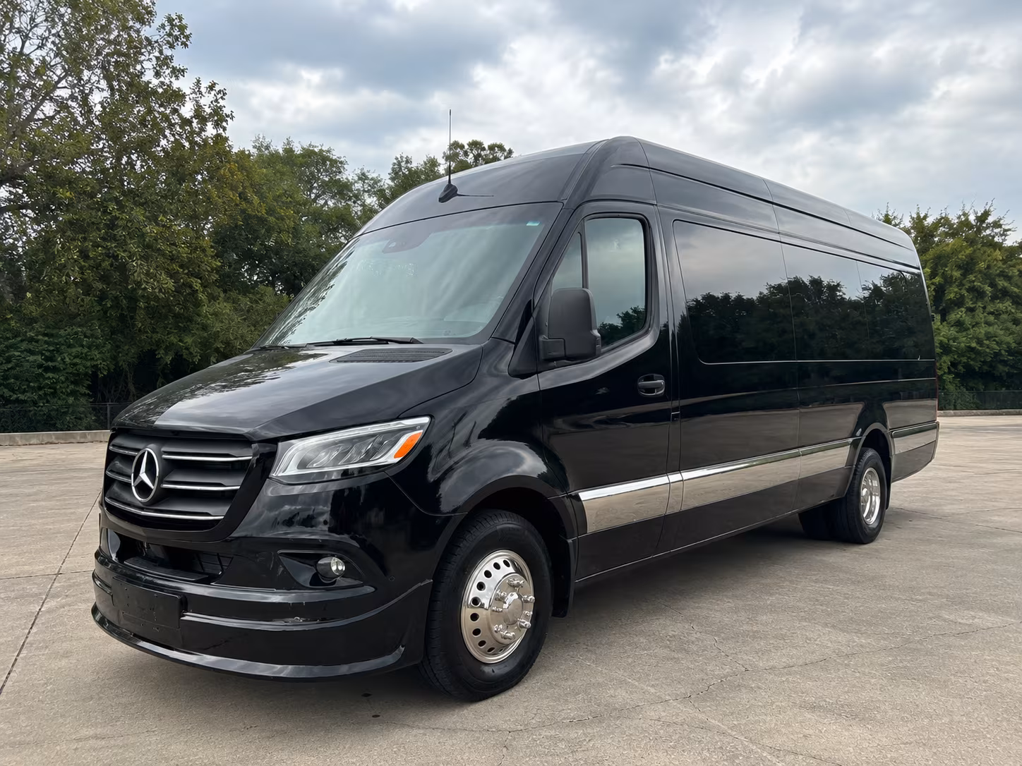 secure transportation for your next airport transfer 1